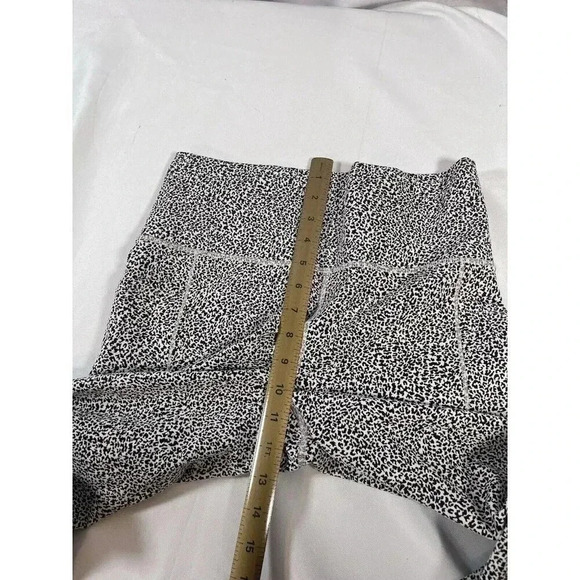 Athleta Salutation Stash Pocket Textured 7/8 Tight Black White Size Medium - Picture 7 of 7